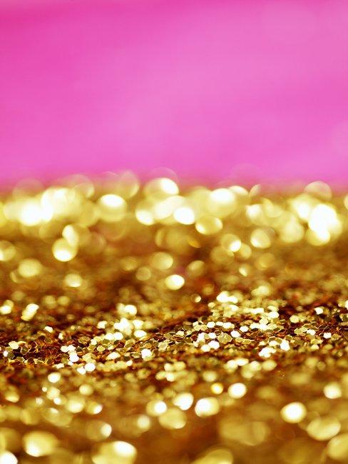 Glittermuurverf Gouden glitters op roze achtergrond