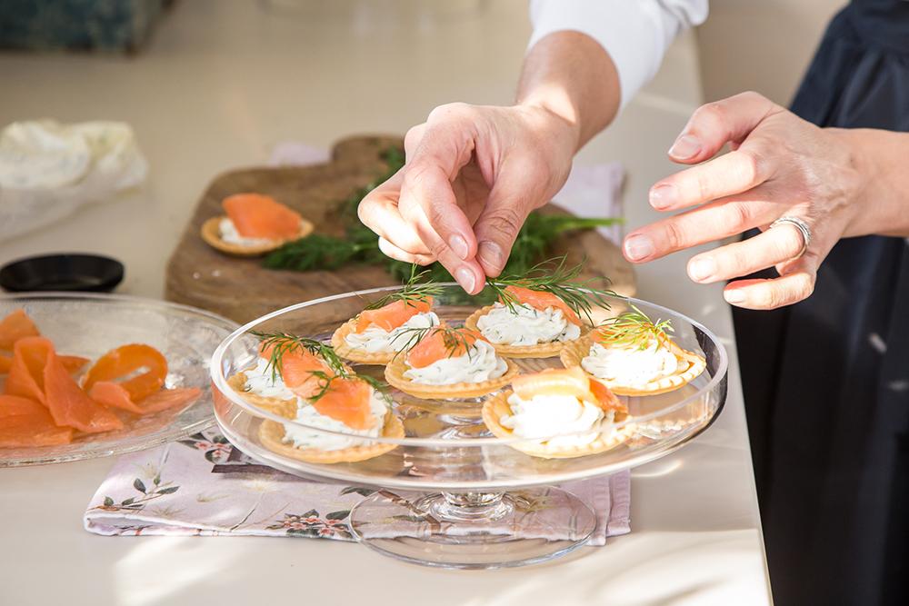 Ricette di Capodanno di Csaba dalla Zorza Cucina Mise en Place Tartellette al Salmone Affumicato Ricette-di-capodanno, Ricette-di-capodanno-di-csaba-dalla-zorza, Csaba-dalla-zorza, Cucina, Dalani, Mise-en-place, Natale, Ricette