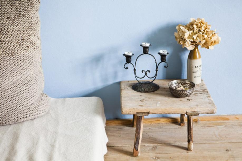 Come Arredare una Casa Scandi Tavolino in Legno con Candelabro in Ferro Come-arredare-una-casa-scandi, Stile-scandi, Arredamento, Casa, Consigli, Dalani, Style, Vintage, 5-regole, Design