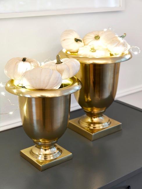 Light chain, gourd form in gold containers
