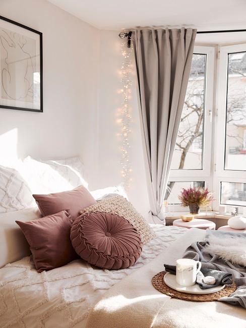 Schlafzimmer romantisch mit Lichterkette