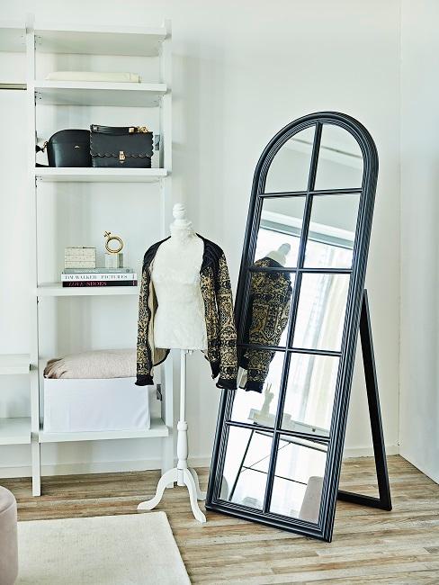 Fenster-Spiegl Fenster-Spiegel im Ankleidezimmer