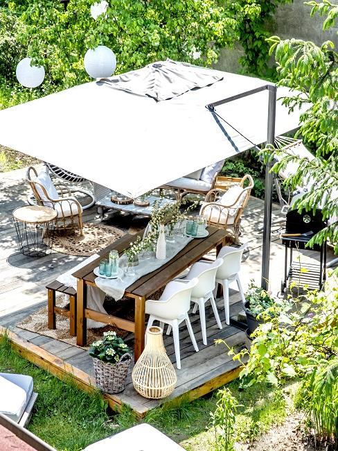 Sonnenschirm als Terrassenbeschattung