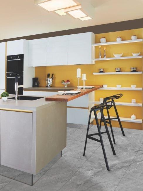 colore pareti cucina cucina moderna bianca con parete giallo senape