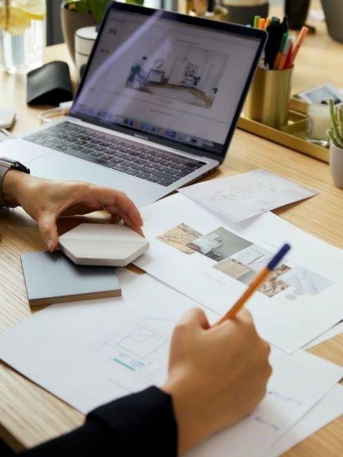 designer al lavoro
