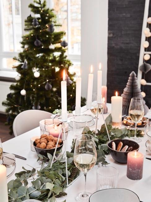 Tischdeko Weihnachten Gebäck Nahaufnahme Weihnachtstisch mit Gebäck