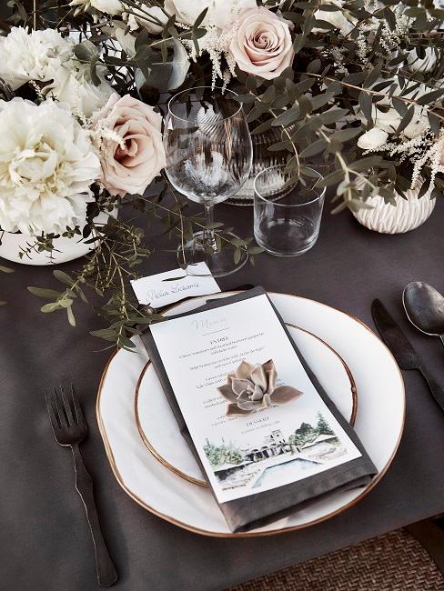 Festlich gedeckter Tisch im Boho-Stil