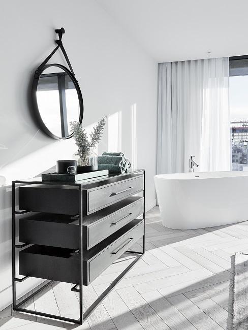 Designer Badezimmer Banner Designer Badezimmer in weiß mit freistehender Badewanne, rundem Wandspiegel und schwarzer Kommode