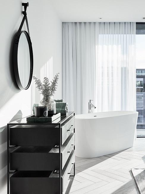 Designer Badezimmer mit freistehender Badewanne