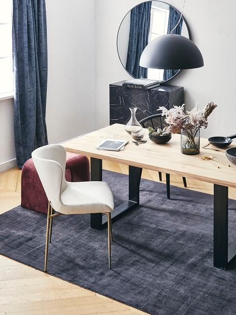 Spiegel über Kommode im Esszimmer