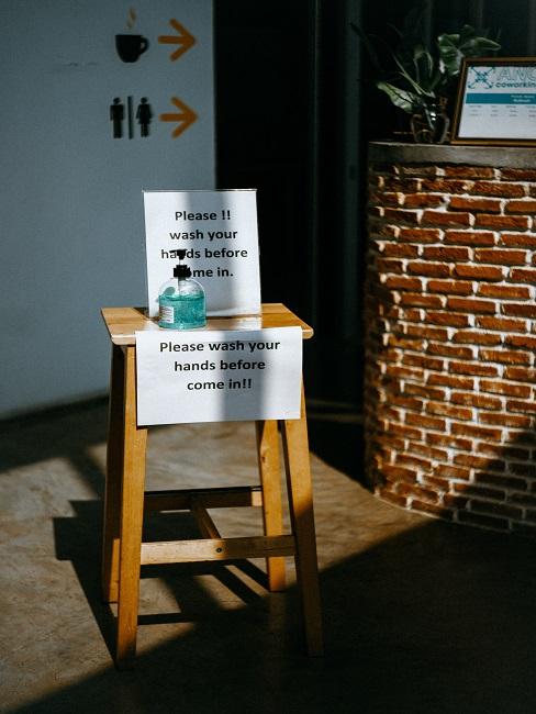 Quarantäne Hände waschen Desinfektionsmittel Schild