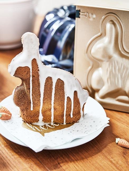 Kuchen in Form eines Osterhasen