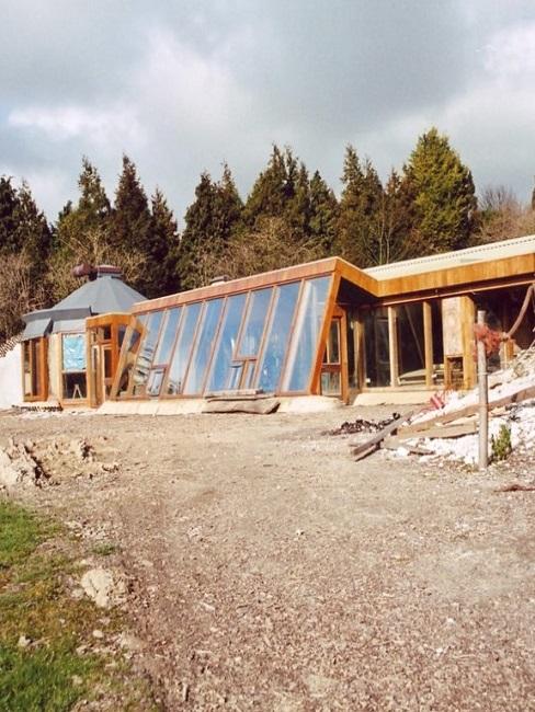 Earthship im Bau