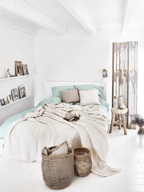 Schönes Schlafzimmer in Weiß
