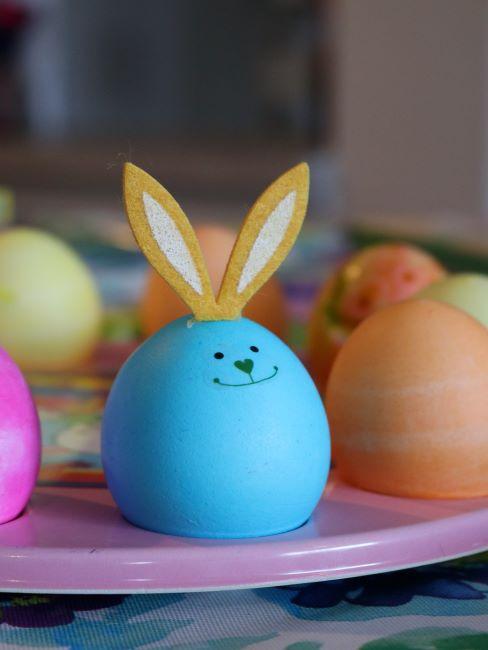 Lapin-DIY-Pâques Lapin de Pâques fait d'un œuf peint en bleu