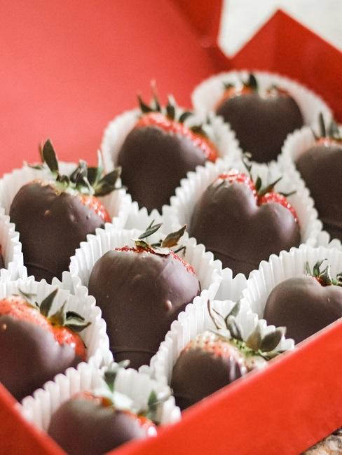 Chocolate strawberries in a red box
