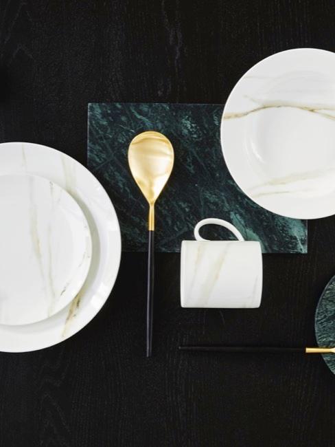 Vaisselle moderne pour la table de mariage