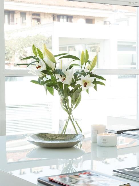 Fensterdeko Frühling Blumen und Kerzen Fensterdeko Frühling Blumen und Kerzen