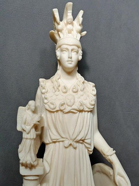 Figur aus Alabaster