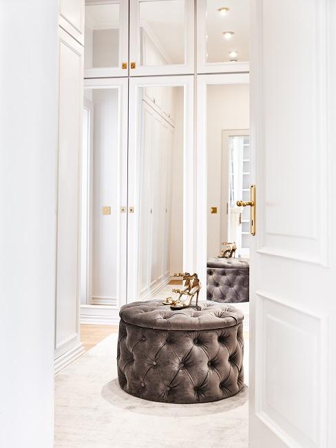 Ankleidezimmer Delia Spiegelschränke Pouf Schuhe
