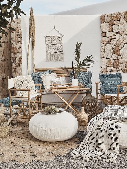 Klappbare Outdoor-Möbel aus Bambus mit Sitzpouf, Decken, Kissen und Teppich