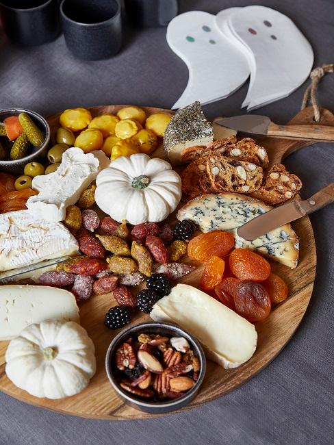 Platte mit Snacks