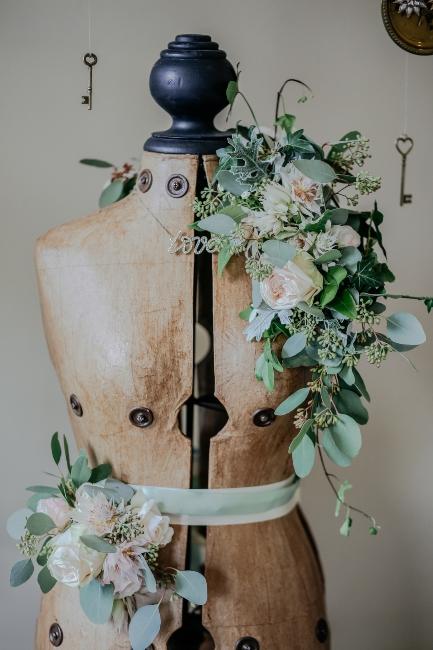 couture buste de couture décoré avec fleurs sechées