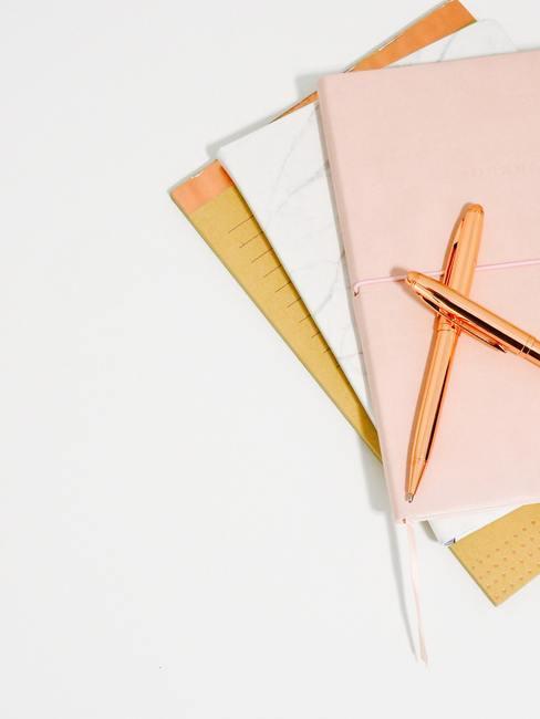 Calligraphie Cahiers avec stylo rose gold