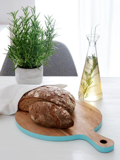 faire soi-meme a la maison un pain fait maison pose sur une planche en bois