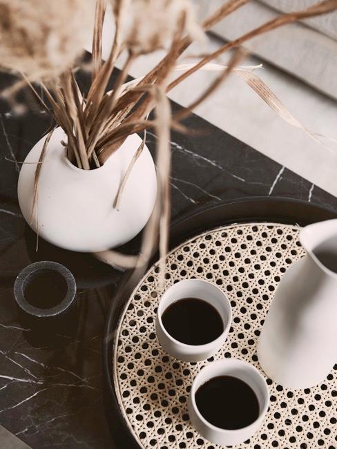 Stilmix Nahaufnahme Couchtisch im Stilmix