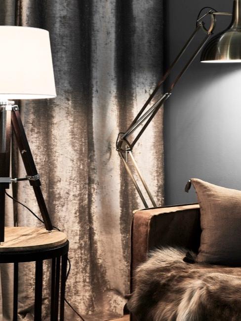 Wohnzimmer Lampen Wohnzimmer Lampen mit Beistelltisch und Ledersofa