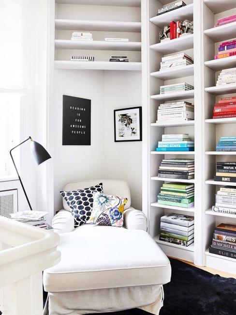Lesezimmer einrichten Leserzimmer mit Daybed und Bücherregalen