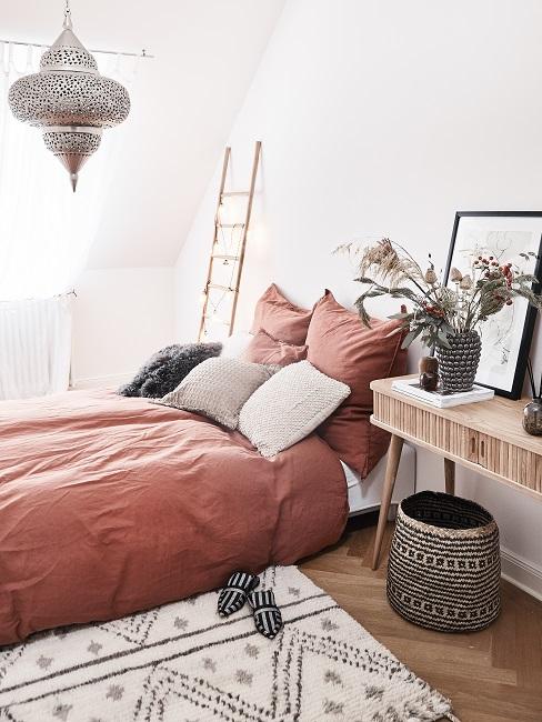 Boho Schlafzimmer rotes Bett Boho Schlafzimmer rotes Bett