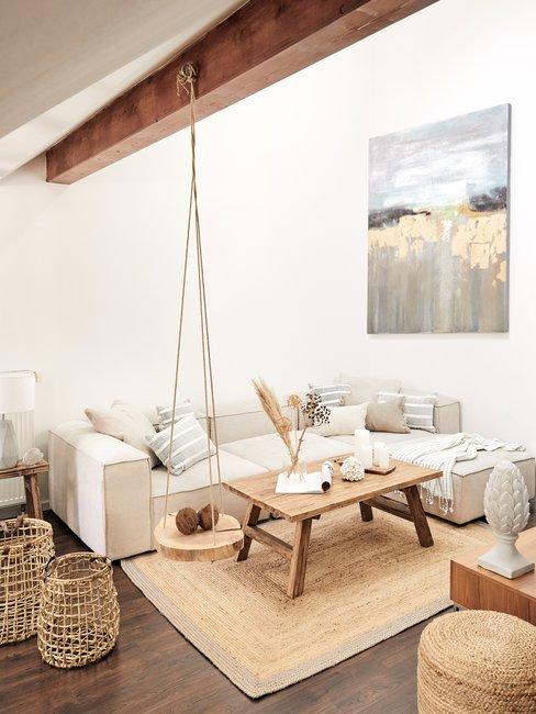 Header bohemian style Bohemian style woonkamer vakantiehuisje met beige tinten en rotan asseccoires