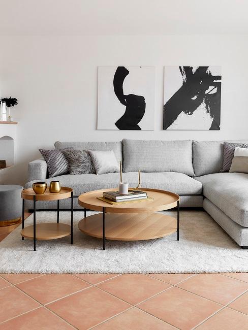 Modernes Wohnzimmer im Skandi Style mit hellgrauer Couch