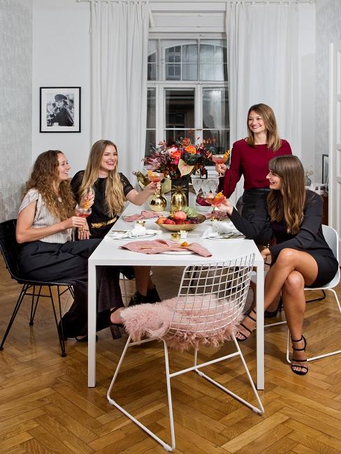 Cocooning Frauen Gemeinschaftlichkeit Tisch Esstisch