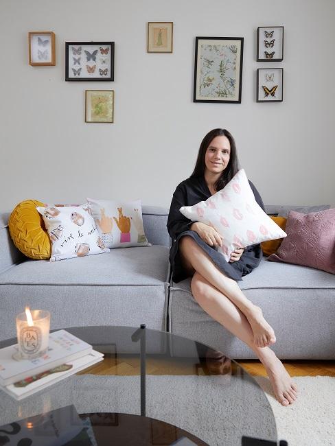 Kera Till Kera Till auf Sofa