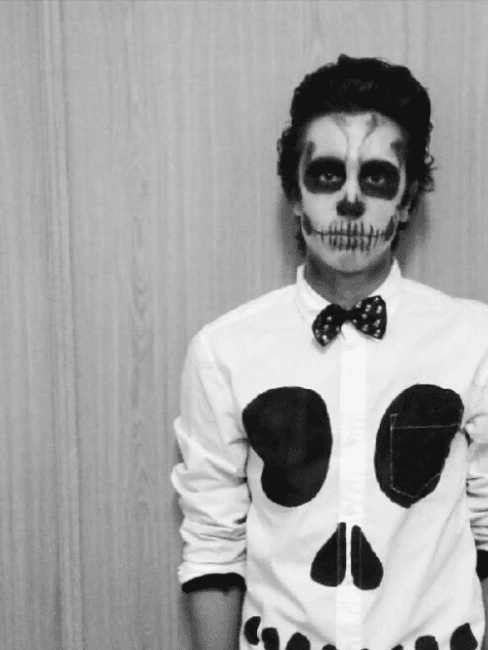 hombre disfraz esqueleto