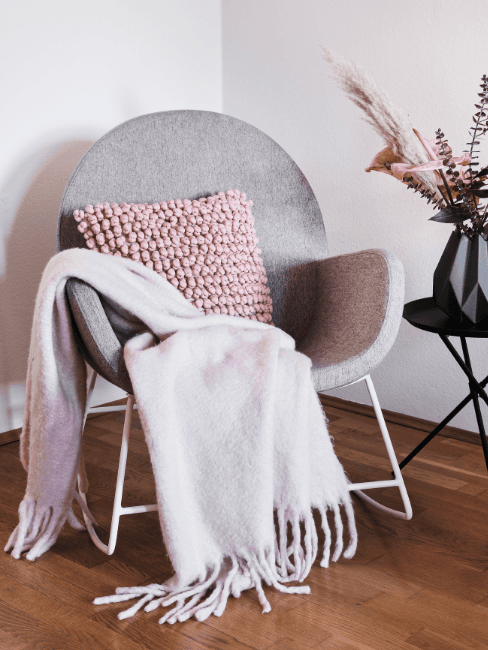 lana d’alpaca coperta in lana d'alpaca su sedia