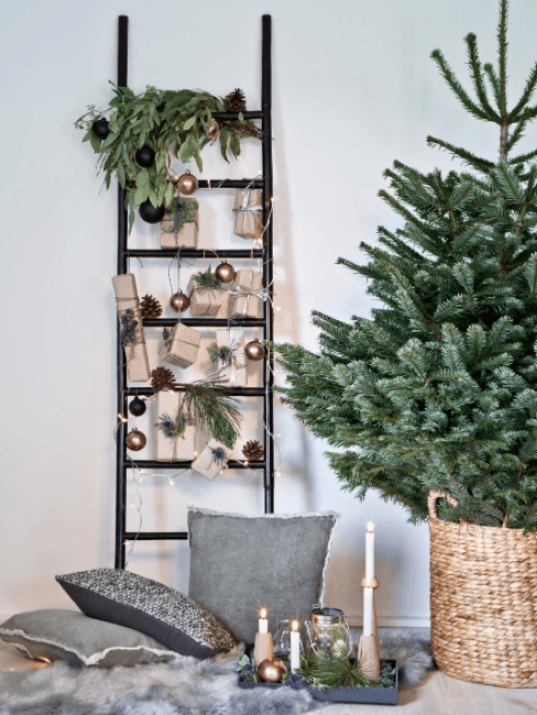 albero di natale scala