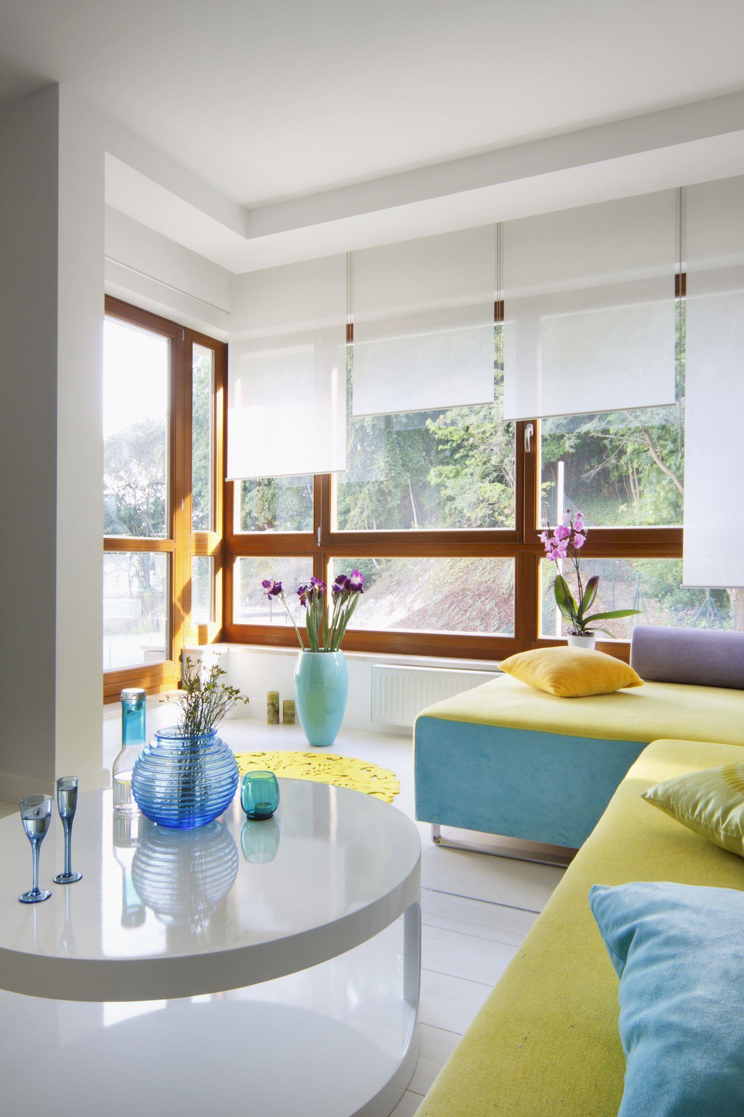 Dalani, Caraibi, Lo Stile Easy Caribbean, Salotto Colori Pastello, Vaso, Tende Bianche Dalani, Caraibi, Casa, Cocktail, Colori, Design, Idee, Natura, Style