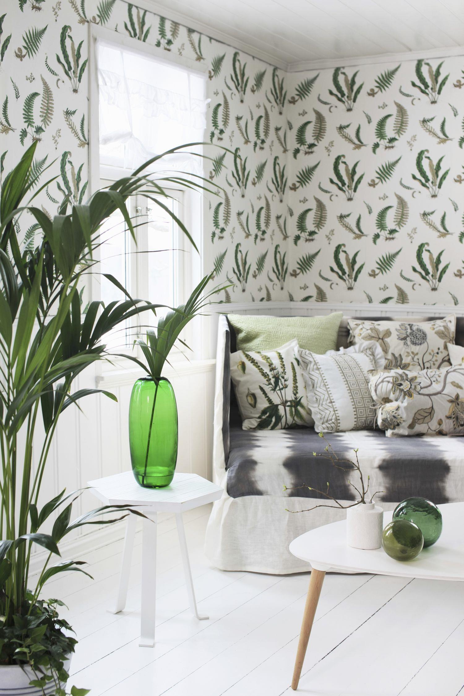 Dalani, Caraibi, Lo Stile Easy Caribbean, Vaso Verde, Pareti con Carta da Parati Palme, Plaid e Cuscini Dalani, Caraibi, Casa, Cocktail, Colori, Design, Idee, Natura, Style