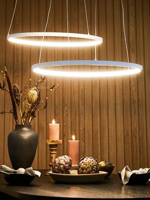 Leuchten Ratgeber Zwei Lampen im Esszimmer über dem Esstisch hängend