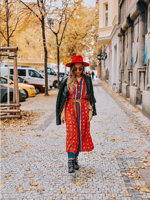 Autorka ze Style of Becca se prochází na ulici