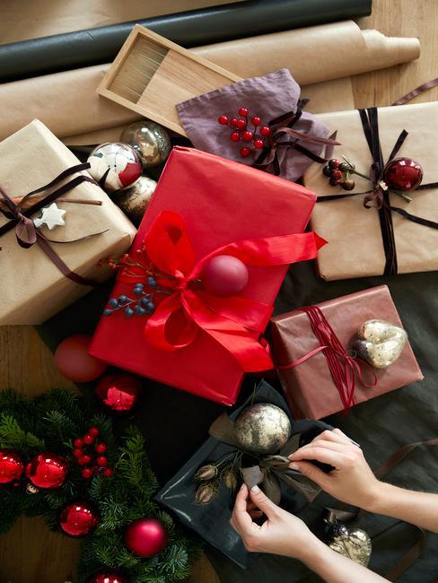 Které barvy a materiály použít při balení vánočních dárků 3