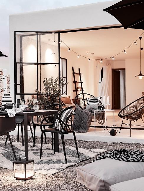 Terrassengestaltung modern clean schwarz