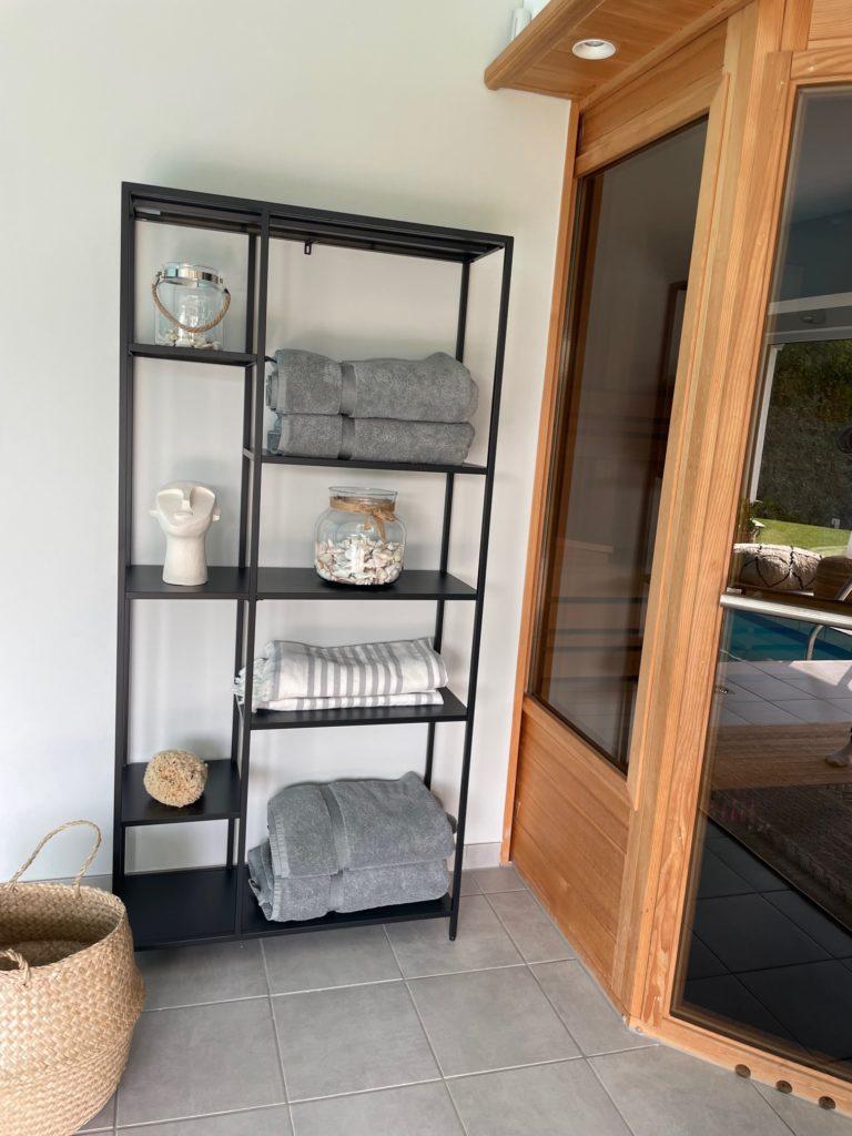 Poolgestaltung nachher Sauna Deko Regal