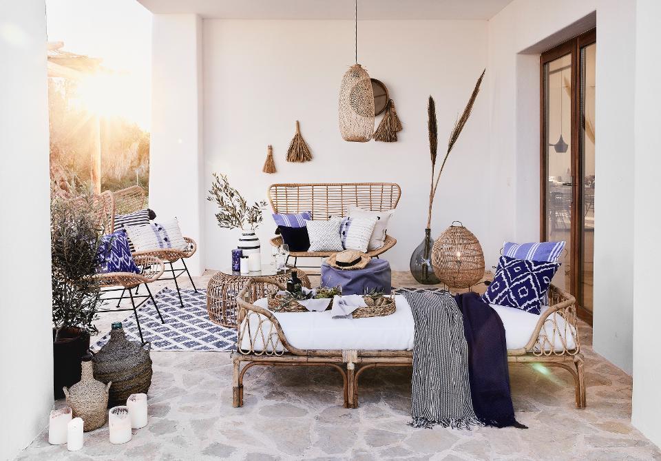 Das August Wallpaper mit Boho Ibiza Terrasse