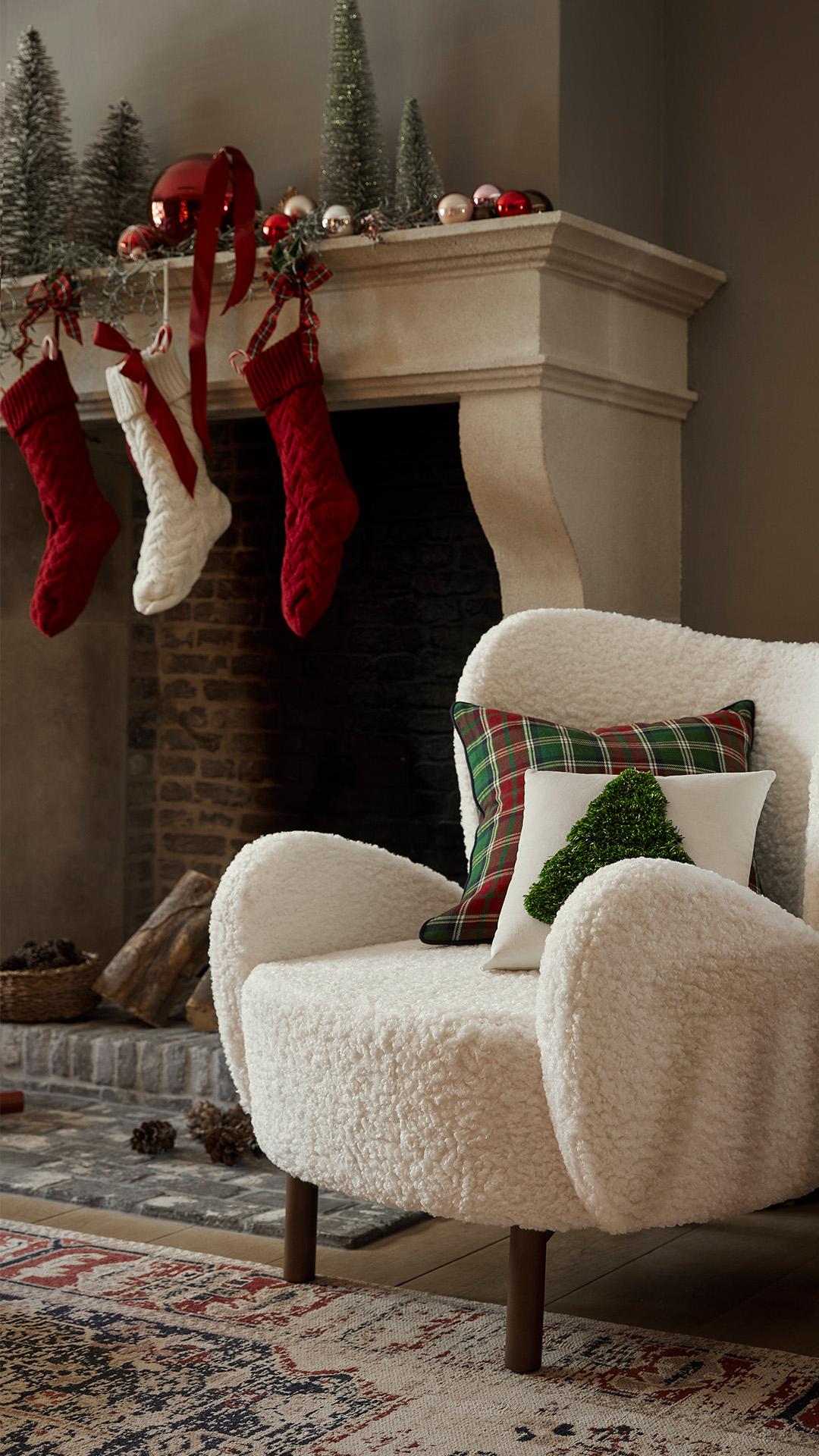 Handy Wallpaper 02 Sessel Kamin Wohnzimmer Weihnachten