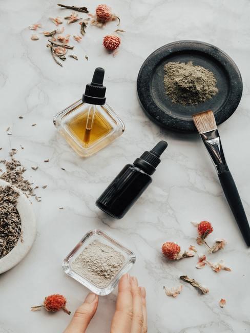 Herramientas y frascos para crear fragancias para aromaterapias